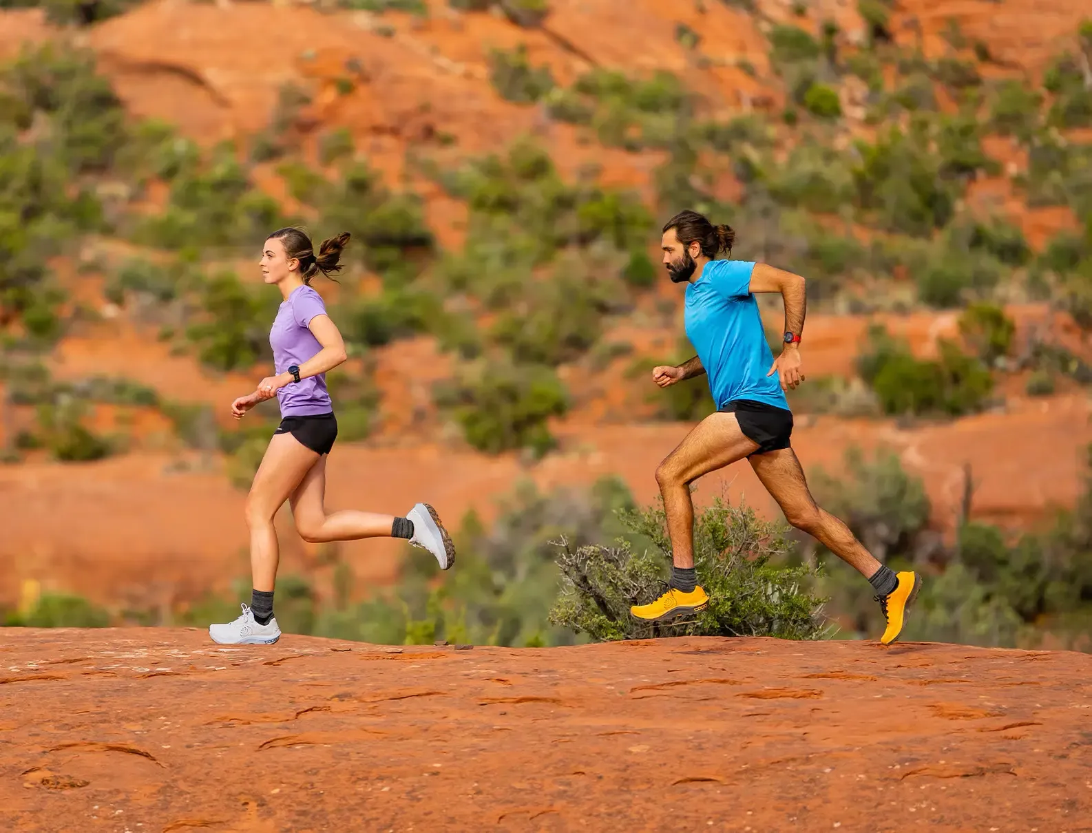 Topo Athletic MTN Racer 3 Men trailové boty pánské Mango Espresso 07.webp