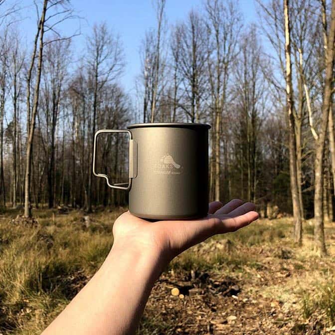 TOAKS LIGHT Titanium 450 ml Cup lifestyle