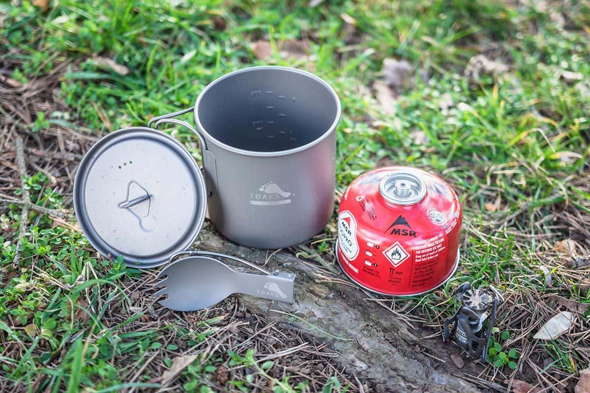 TOAKS LIGHT Titanium 550 ml Pot lifestyle