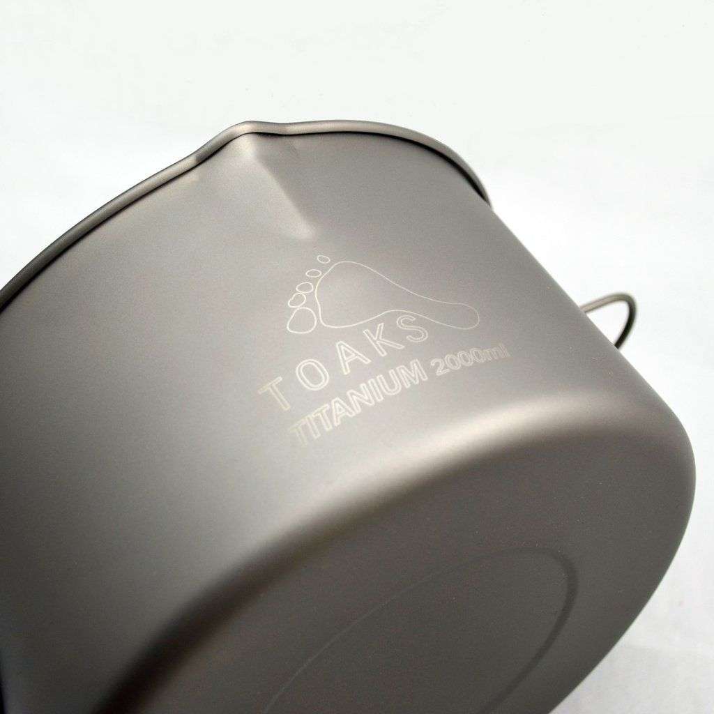 TOAKS Titanium 2000 ml Pot with Bail Handle lifestyle